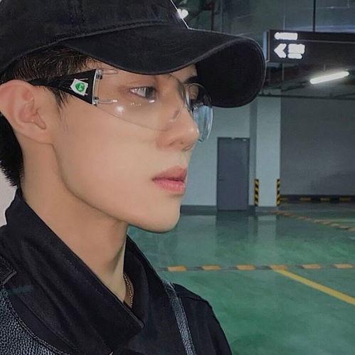 杭州吃瓜男生好帅,帅气瞬间引网友热议