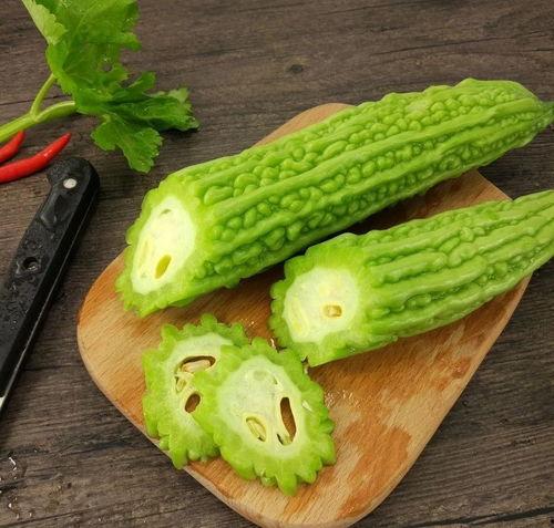 凉山越西吃瓜,瓜果飘香，品味田园生活